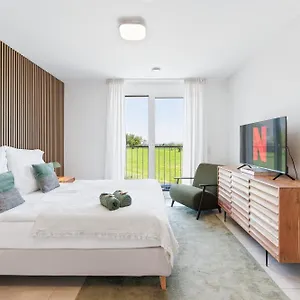 The Serviced - Design Apartment