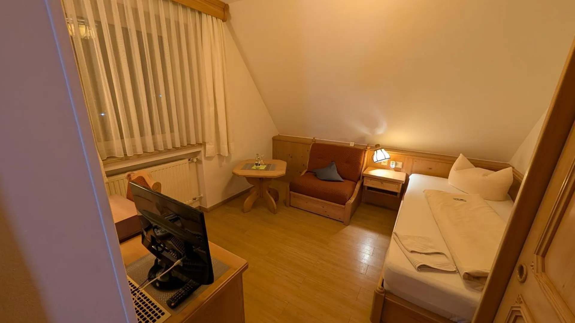 Hotel Hotel-Gasthof Zur Rose Weißenhorn